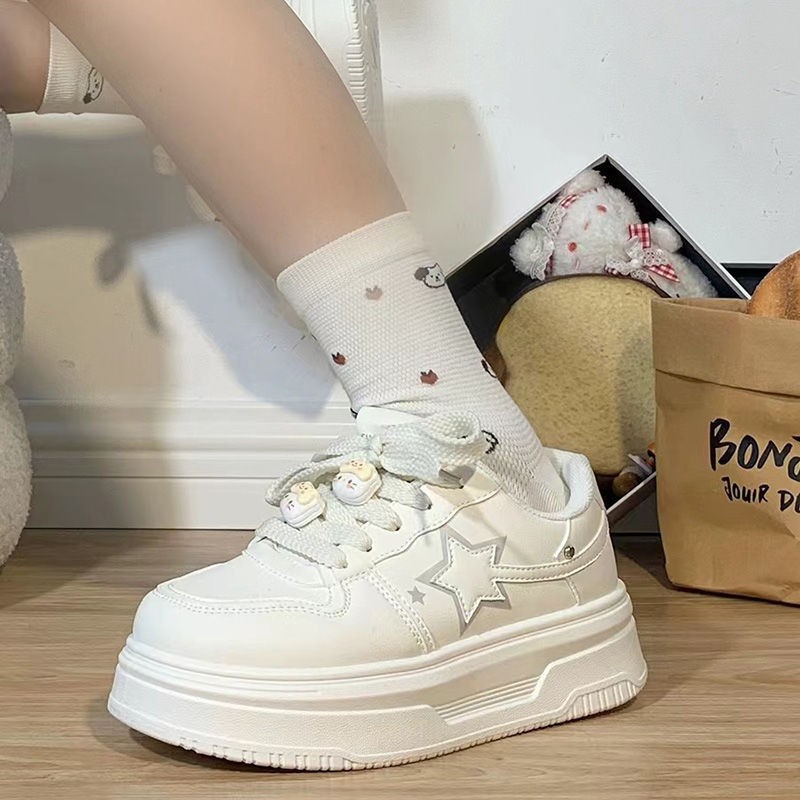 autumn fashionable white sneakers for students