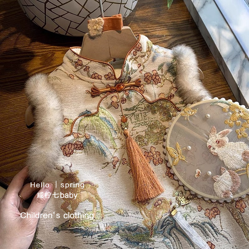 Qi Qiqian siete niñas más chaleco de terciopelo vestido cheongsam vestido 2025 nuevo vestido de aniversario vestido de Año Nuevo bebé