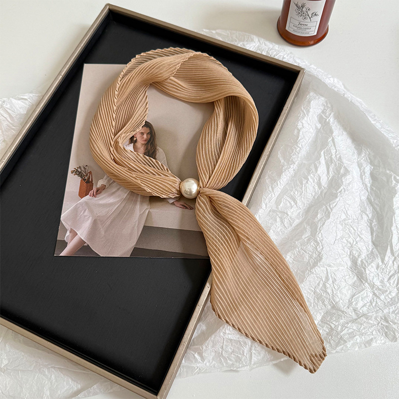 Pañuelo de seda largo pequeño con hebilla magnética de perlas, nuevo estilo femenino, camisa a juego de color sólido de todo fósforo, bufanda de cuello pequeña, bufanda de seda arrugada