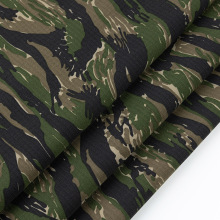 厂家直供涤棉混纺防泼水越战虎斑数码迷彩防撕裂格子迷彩布面料