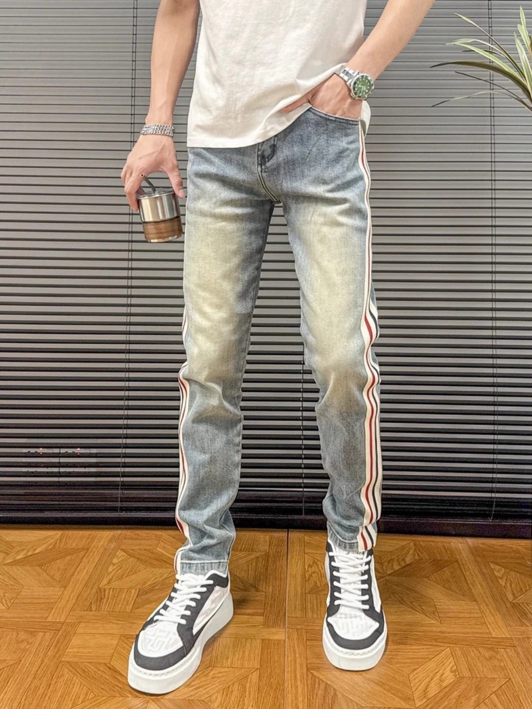 Spring and summer new men's trendy slim-fit skinny jeans with stripes, washed, stylish, high-end, light luxury casual trousers