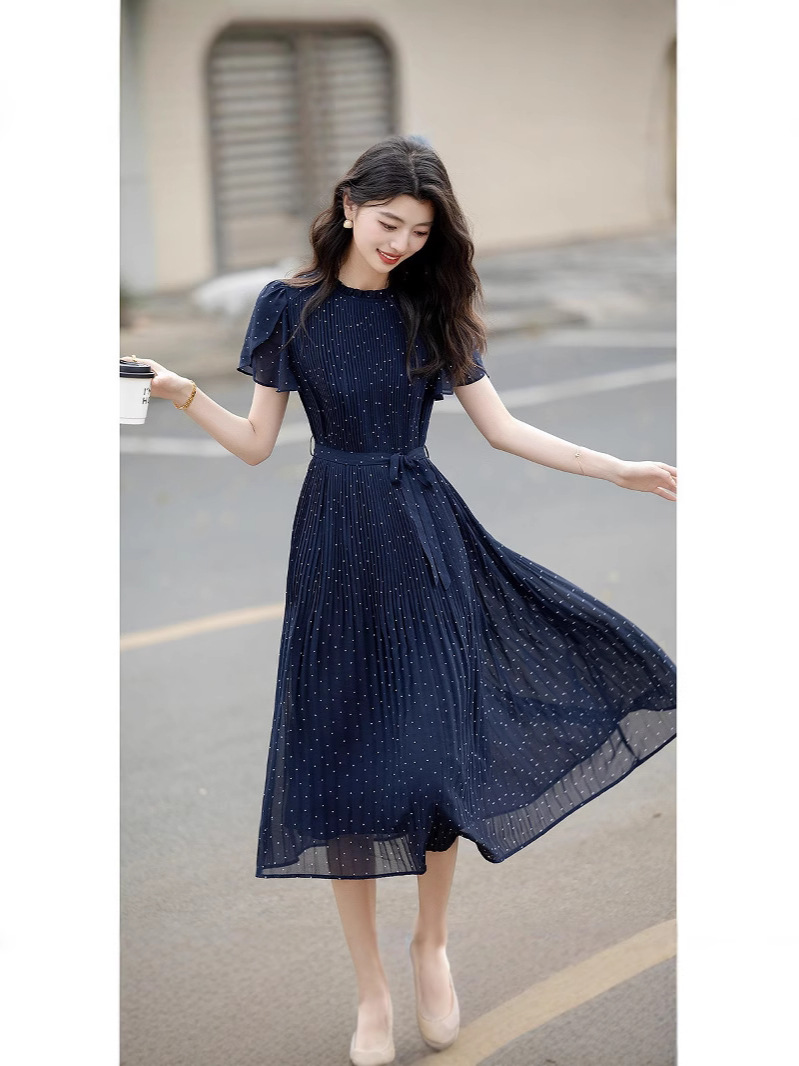Đầm suông midi chấm bi xanh dây thắt eo — màu xanh