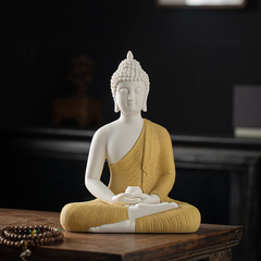 陶磁器の仏像は阿弥陀仏の薬師仏陀の如来仏を供えます。