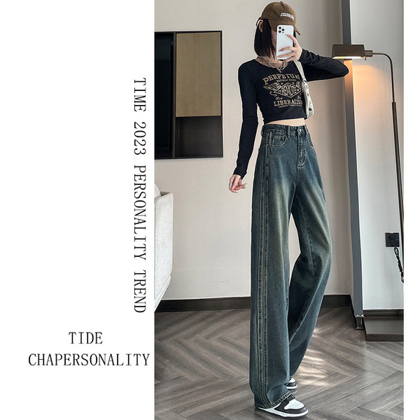 Loose straight jeans