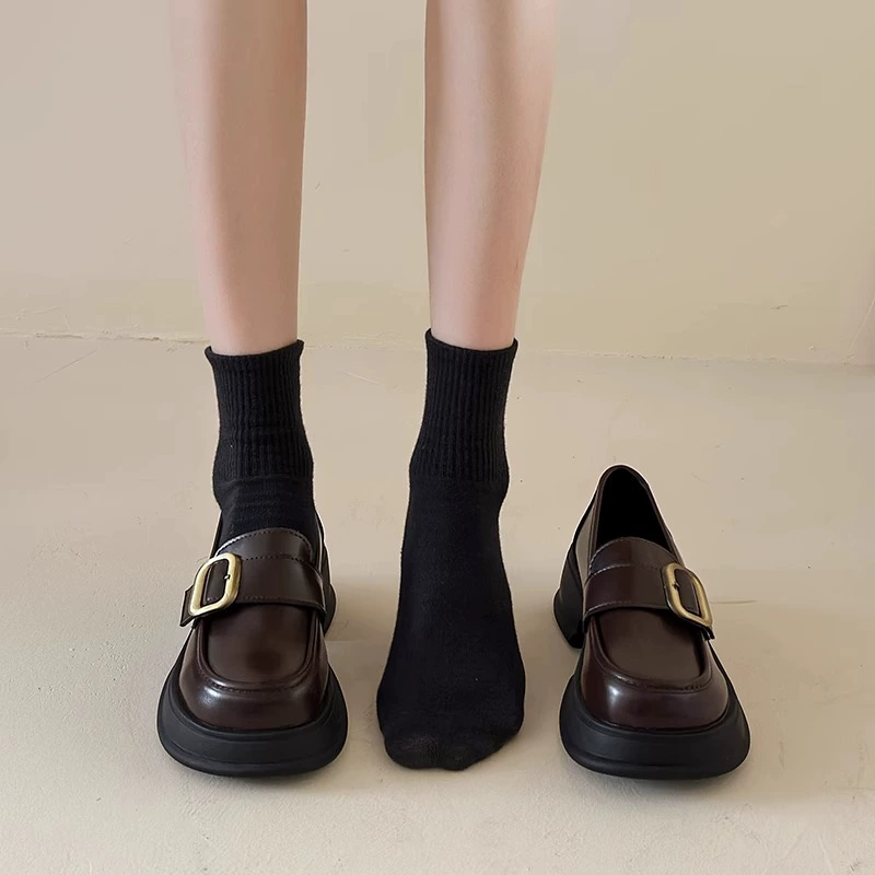 Металлическая пуговица на толстом каблуке Lefu 2024 весна новый стиль колледжа jk юбка французская повседневная маленькая кожаная обувь