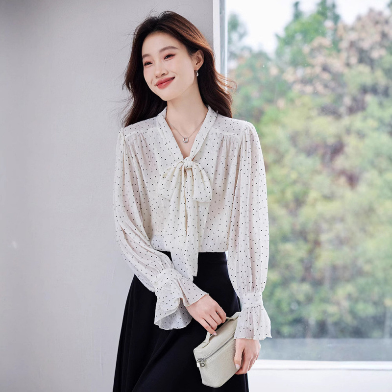Spring shirt with bow
