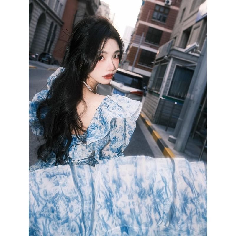 在逃公主连衣裙女夏法式高级感泡泡袖轻奢小众礼服蓝色碎花拖尾裙|undefined