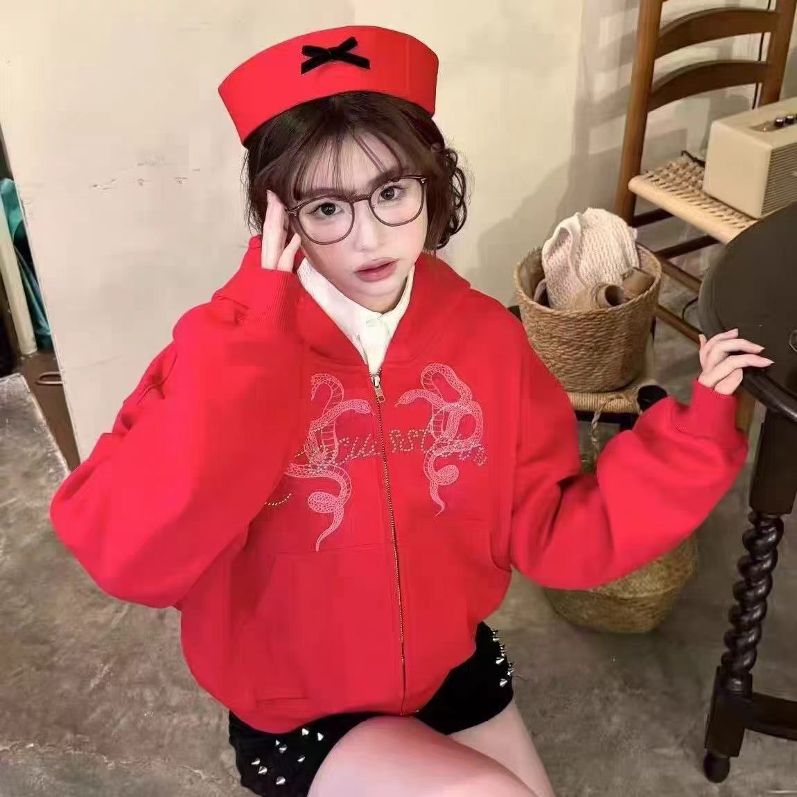 잘 팔리는 빨간색 세일러 모자