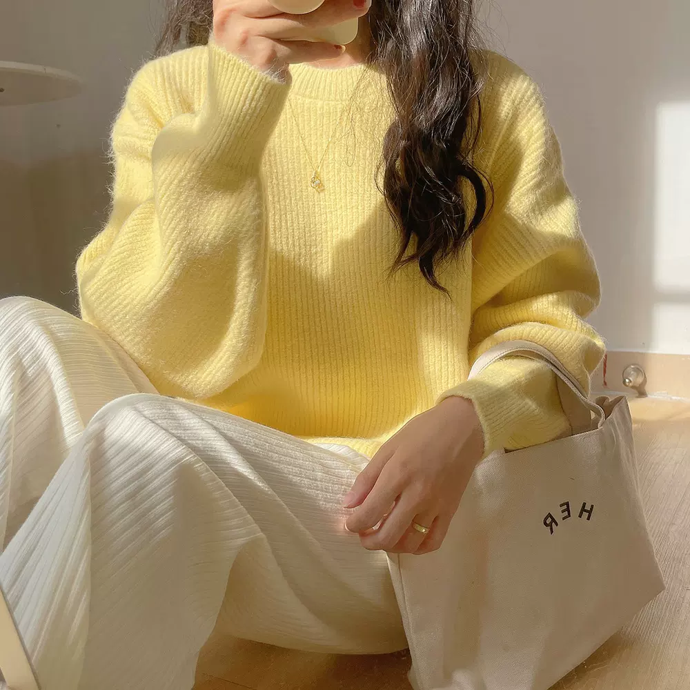 软奶黄色毛衣女套头2023秋冬新款设计感小众宽松慵懒风外穿针织衫