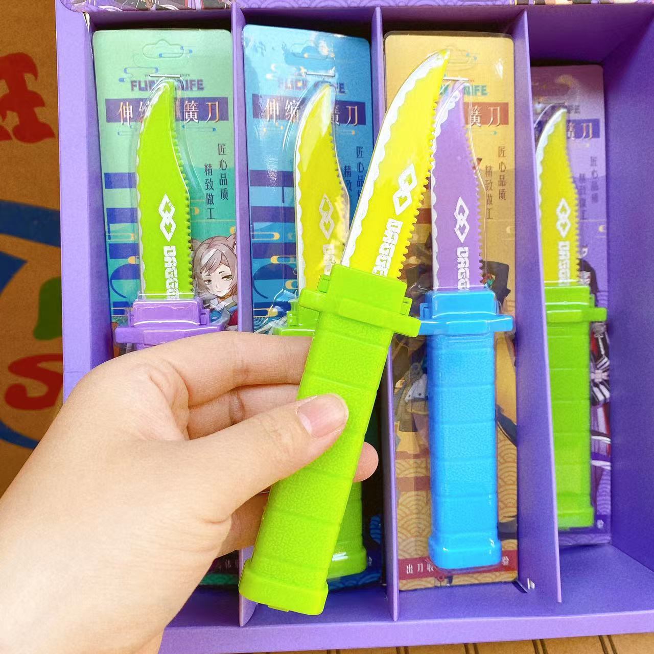 Juguete para niños cuchillo de zanahoria telescópico juguete complicado resorte cuchillo de plástico elástico modelo accesorios caja de color al por mayor