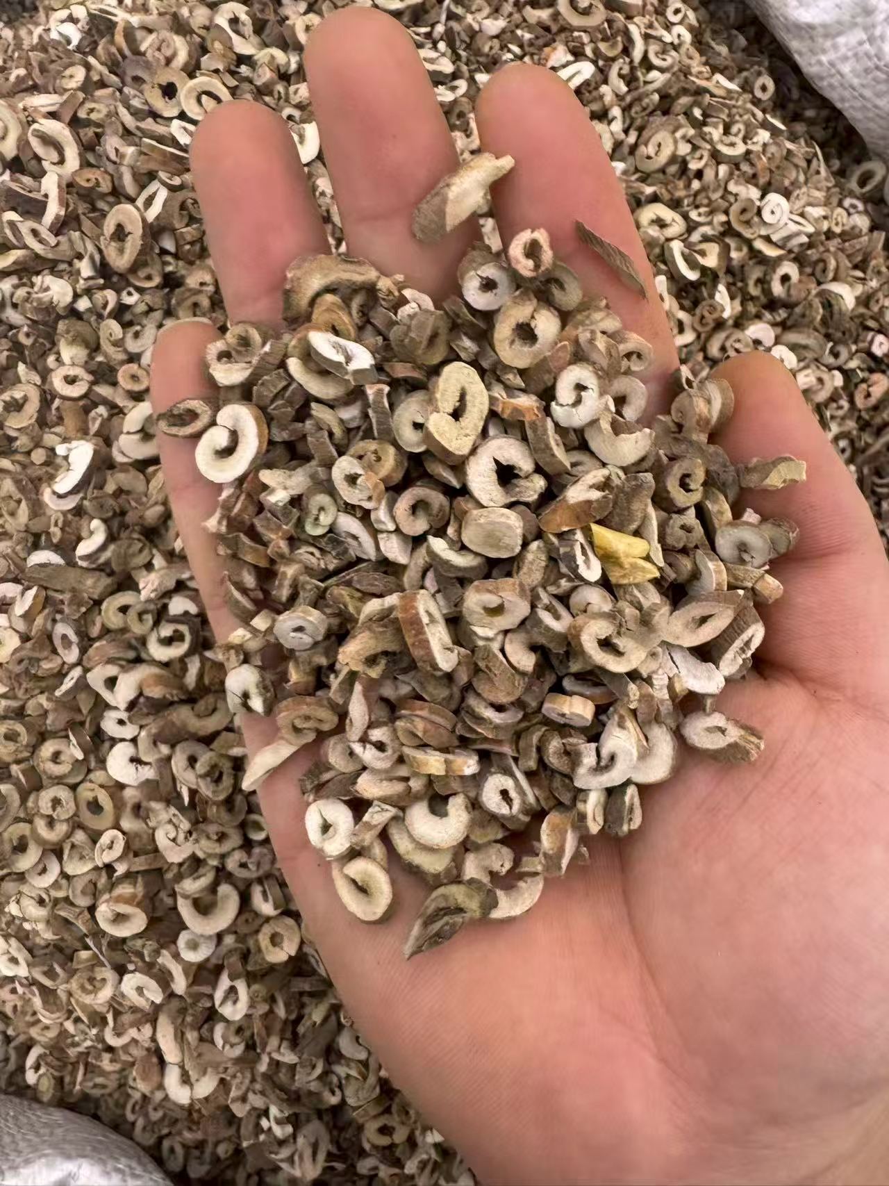 Dried Moutan Bark Dan Mu Dan Pi 1000g Bag TCM Herbal Ingredient for Cooking and Decoction quality and texture