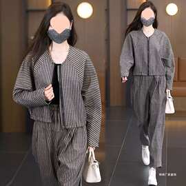 休闲条纹套装女春秋大码新款宽松时髦遮肚上衣洋气哈伦裤两件套