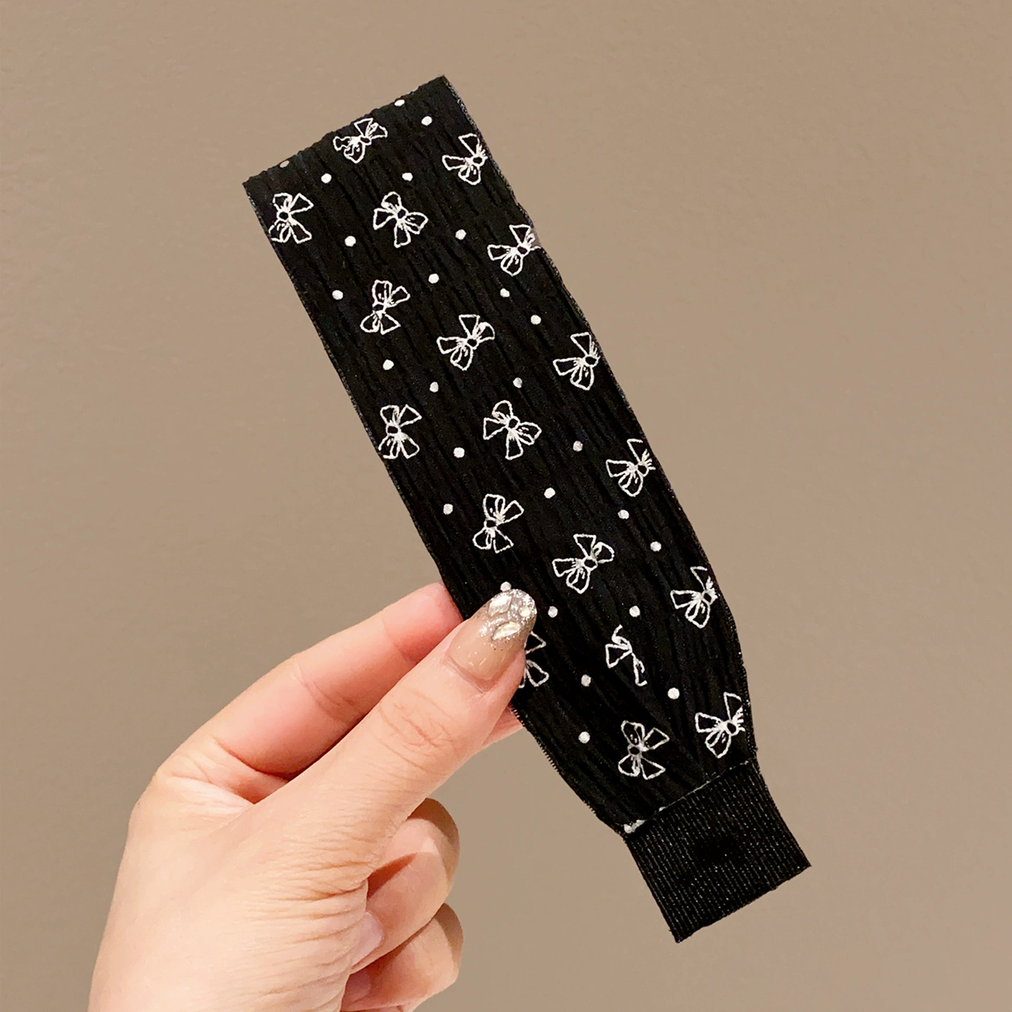 Fashionable headband with velcro, cute bangs