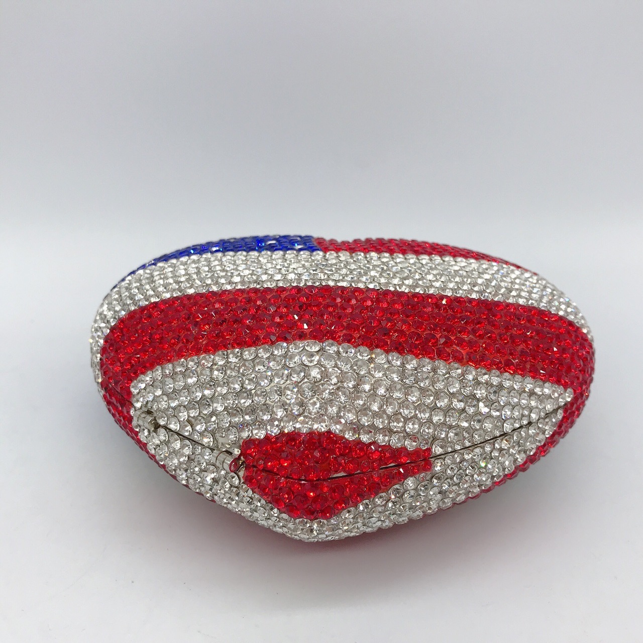 Bolsa de cena de diamante en forma de corazón, cinturón rojo y blanco de diamante, bolsa de diamante de metal, bolsa de banquete de mano, pequeño botón magnético