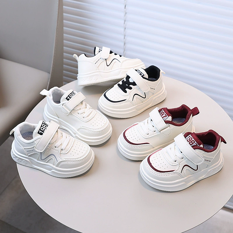 2025 новая детская кожаная обувь для мальчиков спортивная обувь корейская мягкая подошва для девочек маленькая белая обувь 1-6 лет