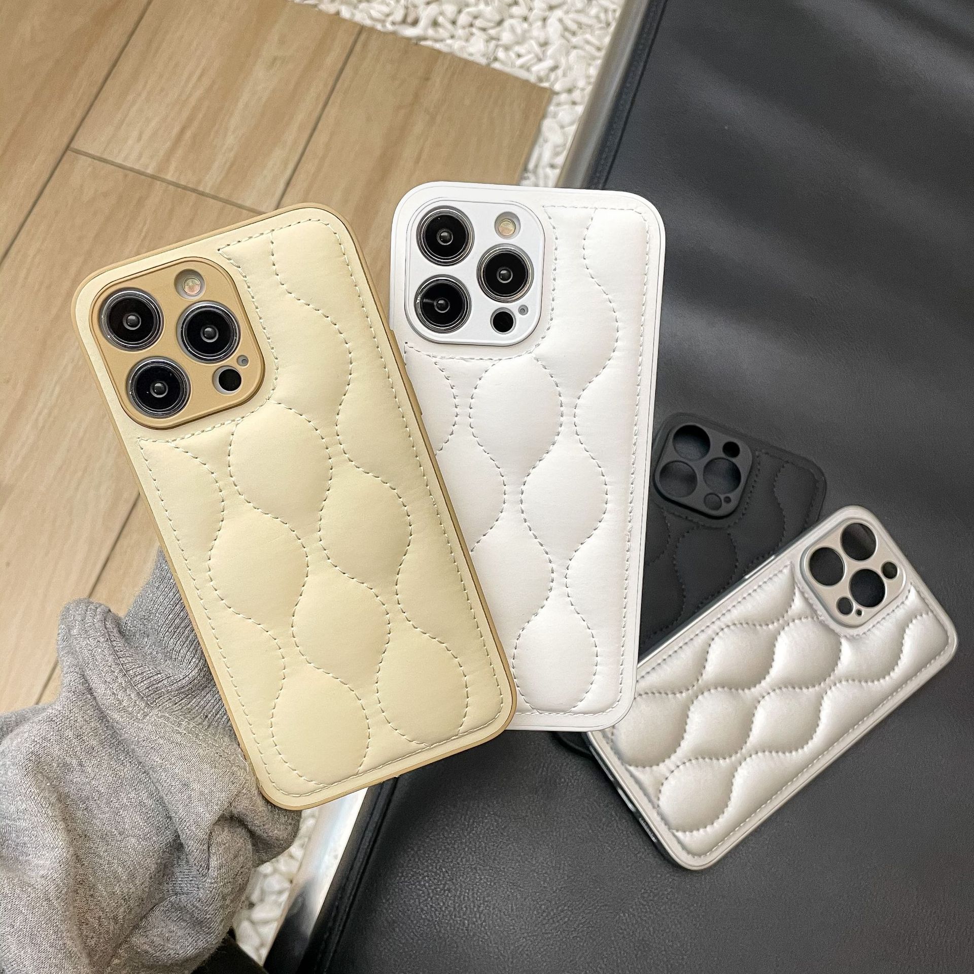 Apple 14PROMAX de cuatro colores corrugado abajo chaqueta teléfono caso iphone15 Otoño e Invierno 12 aplicable 13 coreano caso de protección