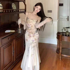 新款吊带连衣裙女士夏季收腰显瘦包臀长裙设计感国风碎花裙子