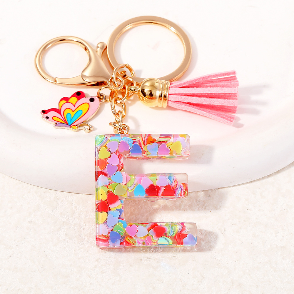 2024 puntos transfronterizos de resina de sequilla rosa 26 letras inglesas llavero colgante mariposa fringe accesorios