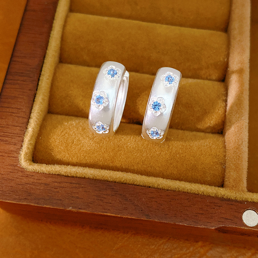 Flores de piedra de silicio dibujadas aretes redondos personales simples pendientes de temperamento ligero lujo conjunto de joyería de alta calidad al por mayor