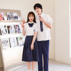 夏の中学校の小学生のクラス服の半袖スーツの男子高校の学院の風の制服の2つのセットの運動会の演技の服