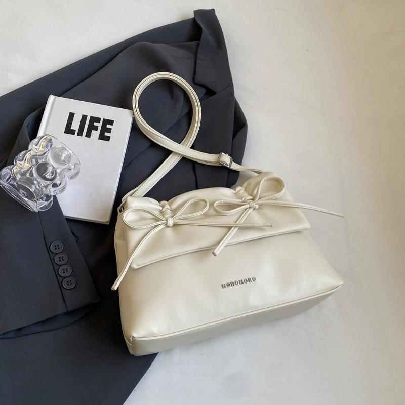 Capacious shoulder bag, one-shoulder bag with bow, western style