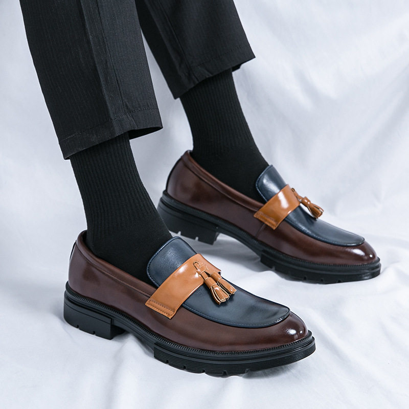 Giày lười nam da PU mũi nhọn phối màu tua rua kiểu Anh, gót thấp 1-3 cm — 2909 nâu xanh lam, 2909 đen trắng