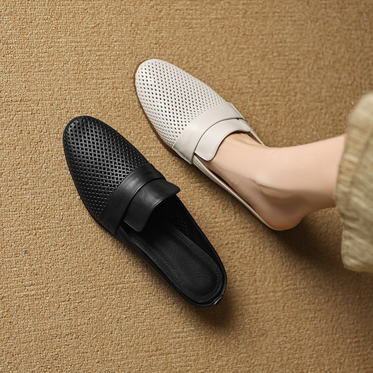Sandal nữ quai ngang mũi kín gót thấp đế xốp nhẹ mùa xuân hè — đen