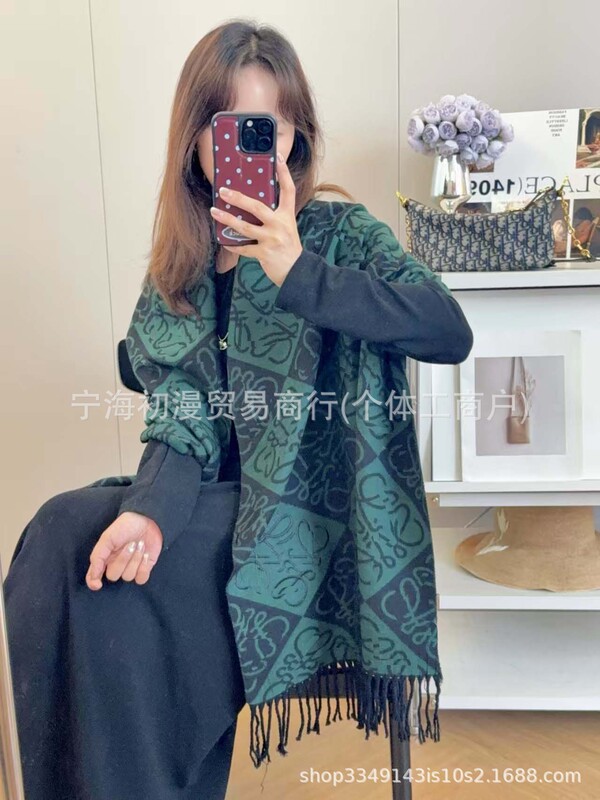 罗围巾冬季女2025新款披肩毯两用高级感保暖斗篷披风外搭仿羊绒厚|undefined