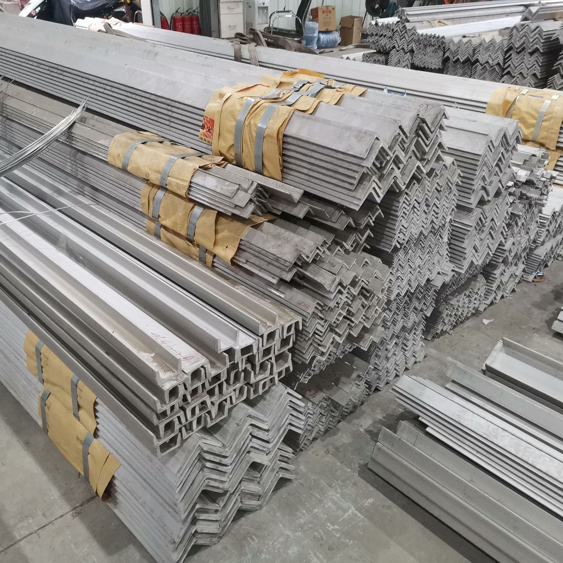 供应316L不锈角钢 310S等边角钢 长度6米定尺 切割加工