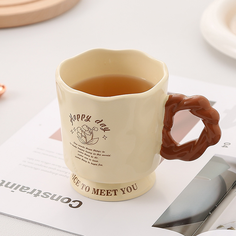Taza de cerámica de estilo crema Taza de regalo de mano Taza de agua de oficina creativa Taza de café Mujer de alto valor
