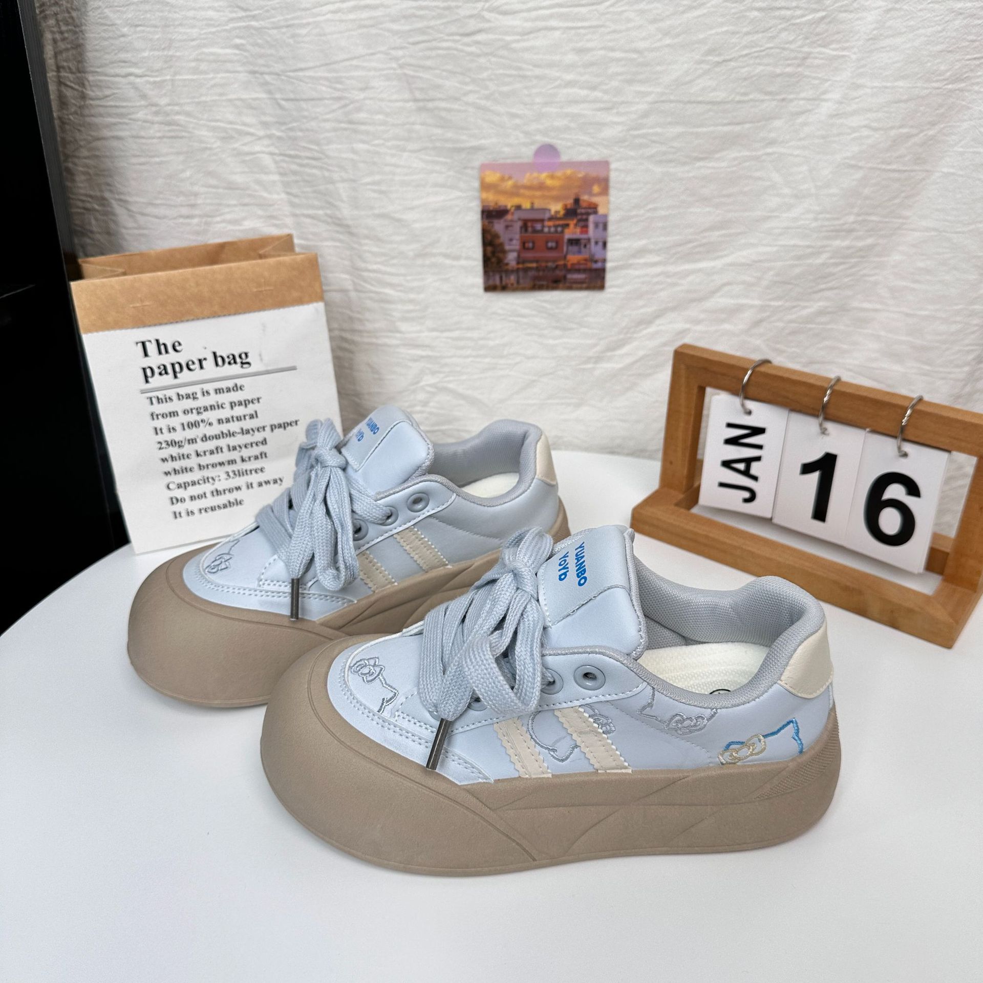 Zapatillas de tabla de pan de suela gruesa de onda lejana para mujer, retro, nicho, tendencia, todo fósforo, feo, lindo, cabeza grande, zapatos blancos, cabello