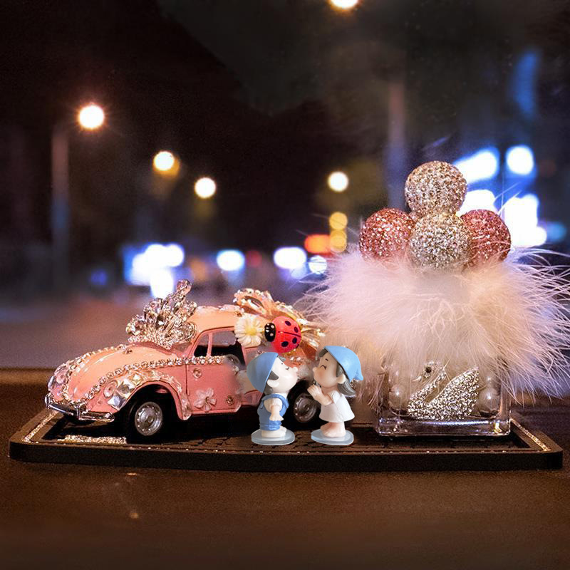 Adecuado para Mercedes-Benz BMW decoración interior de automóvil decoración mujer aromaterapia consola central celebridad de Internet perfume de automóvil damas