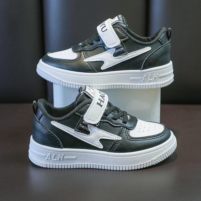 Zapatos infantiles de primavera para niñas 2024 nuevas zapatillas deportivas infantiles respirables zapatos de skate para niñas niños de primavera y otoño niños de mediana edad portátiles