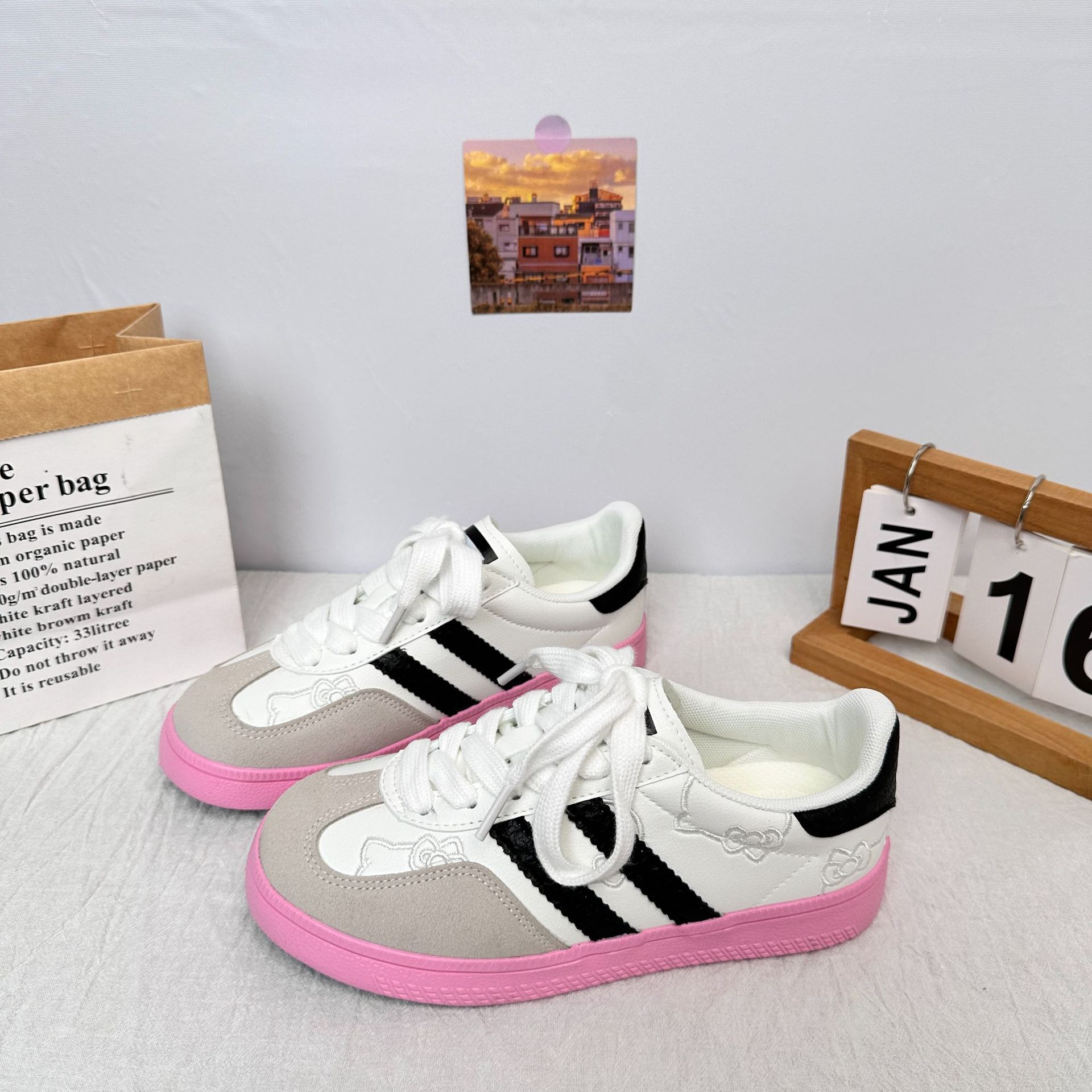 Yuanbo 2025 primavera y verano, el nicho no golpea los zapatos de entrenamiento alemanes, los nuevos zapatos blancos lindos para mujer, los zapatos casuales para mujer