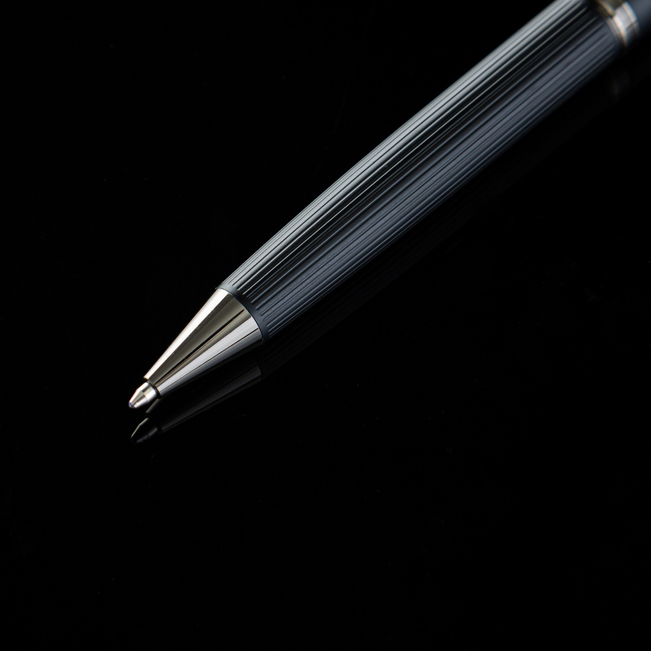 Bolígrafo de metal giratorio en stock mayorista negro puede imprimir logotipo bolígrafo de hilo negro bolígrafo de regalo