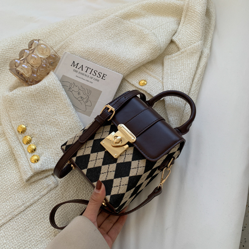 2024 nuevo bolso pequeño este año popular bolso de las mujeres moda nicho hombro bolso del teléfono bolsa de mensajero de las mujeres