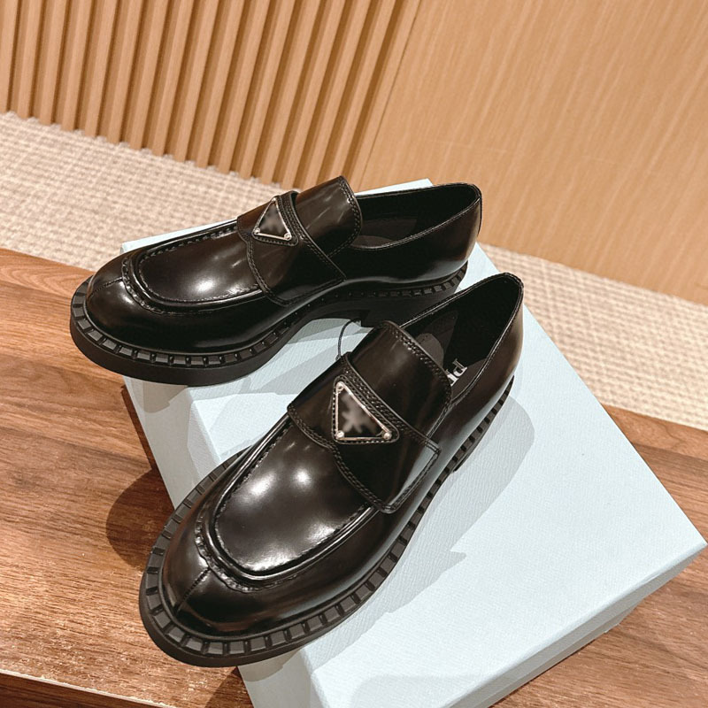 검은색