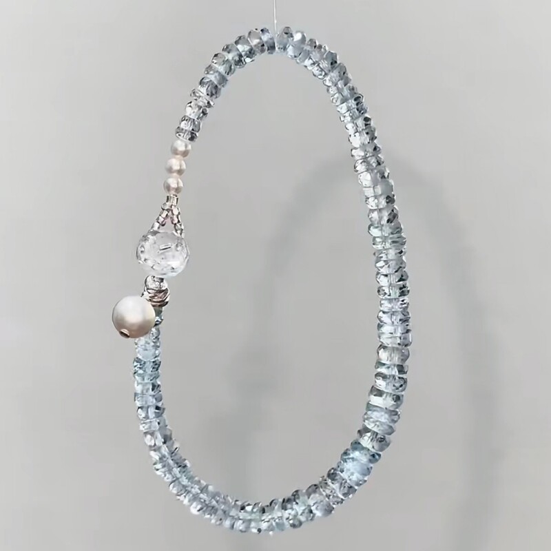 Sea Blue Crushed Ice Bracelet, Clear Design, Exquisite, Light Luxury, High-End Bracelet Accessories, Fashionable and Simple Hand Jewelry