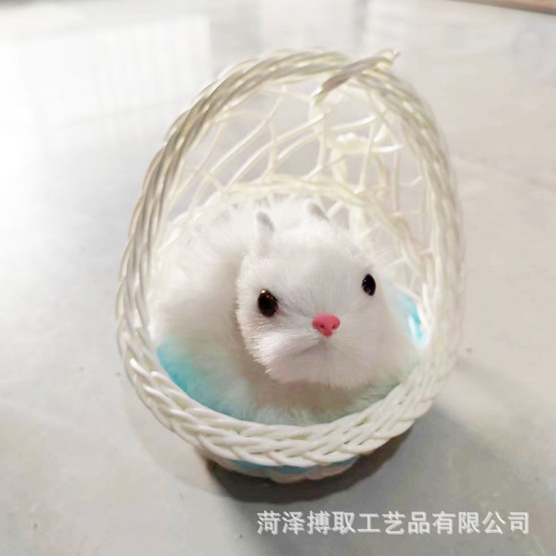 파란색 교수형 바구니 토끼