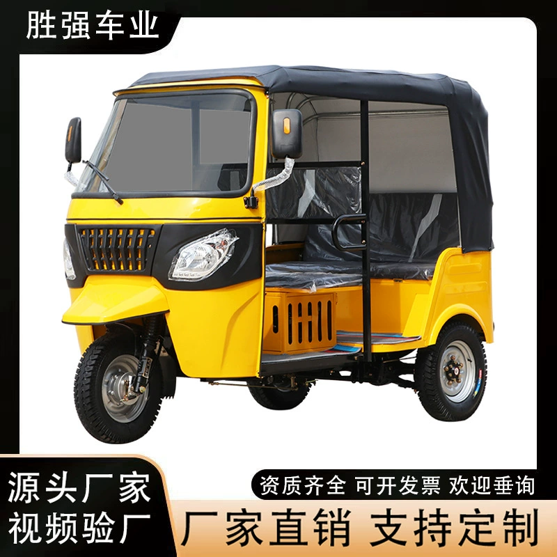 Трехколесный туристический пассажирский транспорт в стиле африканского байбайя, работающий на топливе и электричестве