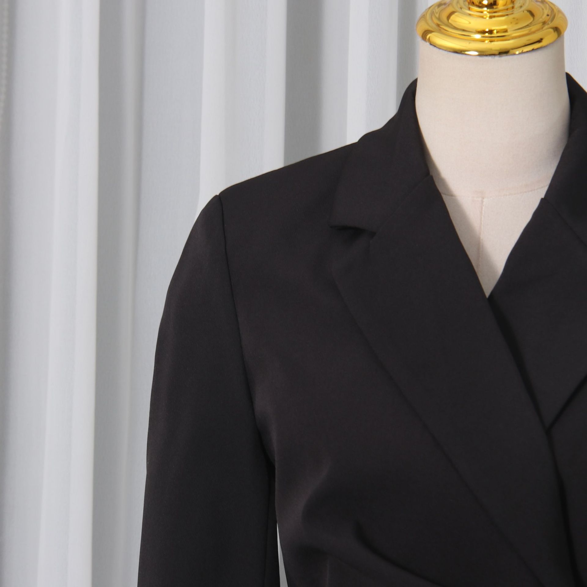 Giacca blazer elegante donna con dettagli incrociati_voghion.com