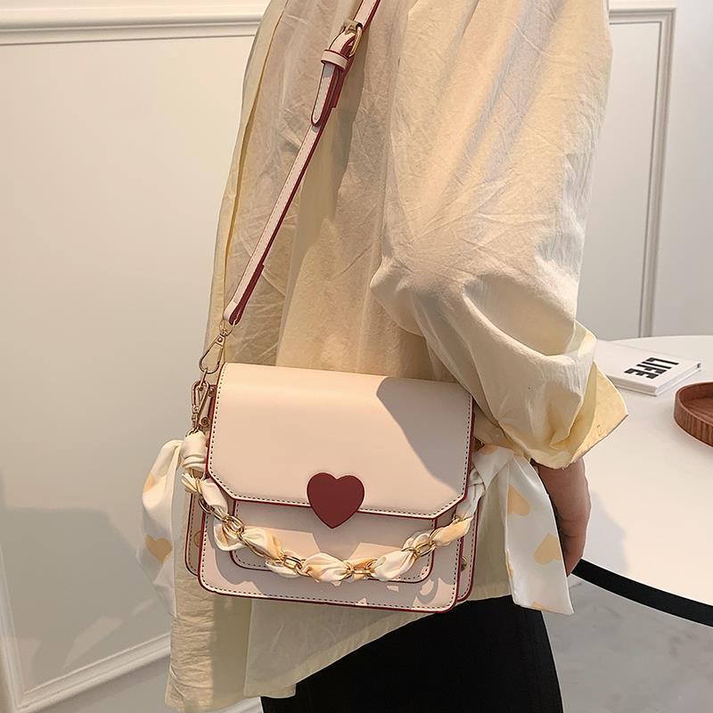 Women's Small Pu Leather Heart Shape Streetwear Magnetic Buckle Crossbody Bag display picture 10