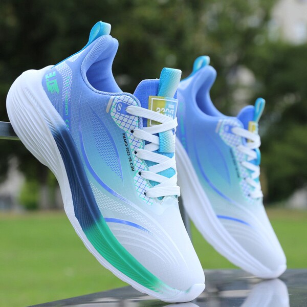 Warm lightweight running sneakers