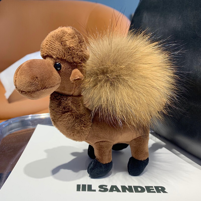 Wholesale goods personalized creative real raccoon fur ball camel bag pendant cute plush doll car key Wholesale goods personalized creative real raccoon fur ball camel bag pendant cute plush doll car key