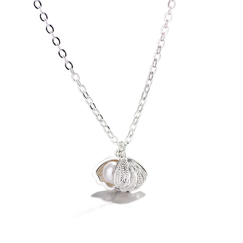 Titanium Steel Butterfly Pearl Necklace for Women, Versatile Niche Clavicle Chain, Stainless Steel Non-Fading Jewelry, Simple New Pendant