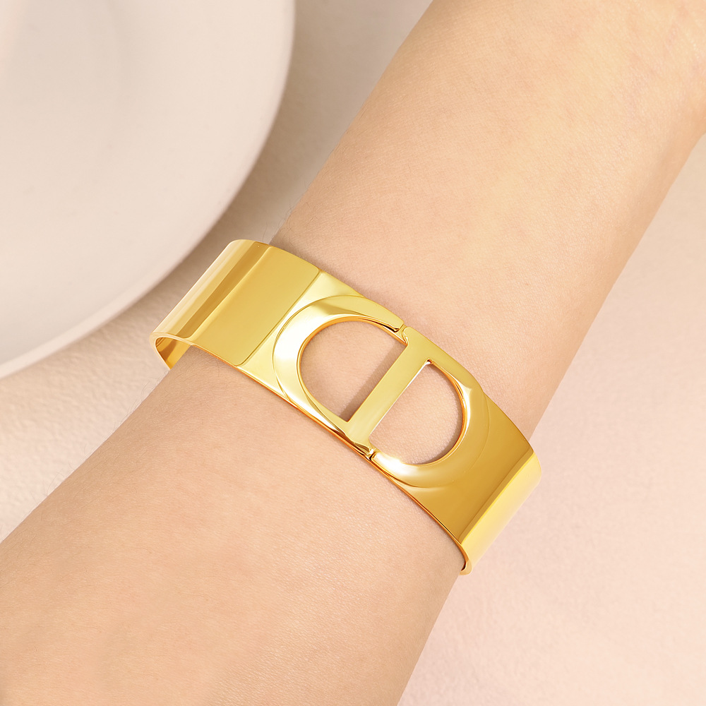 fashionable small design bracelet stainless steel