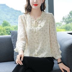 夏の新型長袖のシフォンのシャツの女性の高級なシャツの洋気の花はお腹の上着の薄いタイプの底のシャツの女性を遮ります。