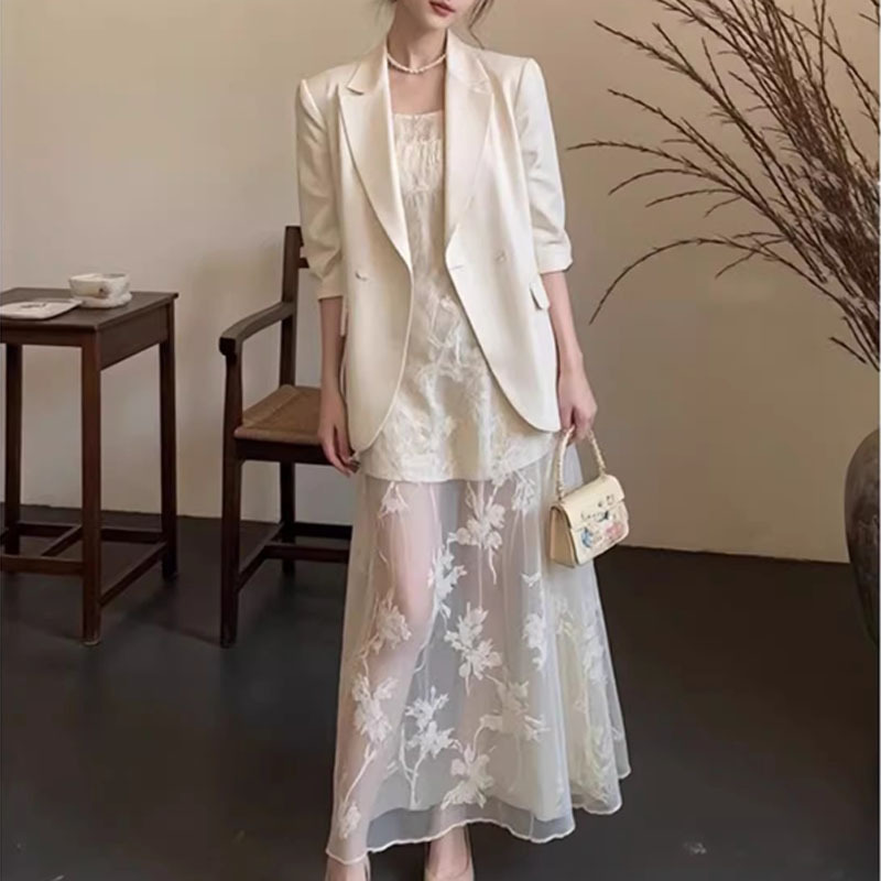 法式设计感穿搭今年超火春装小香风白色西装外套吊带连衣裙套装女|undefined