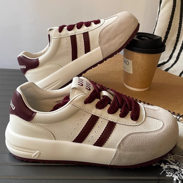 Zapatos blancos pequeños, zapatos de entrenamiento alemanes para mujer, primavera y verano de 2025, nuevos zapatos deportivos de suela suave transpirables y cómodos de cuero, zapatos individuales de todo fósforo