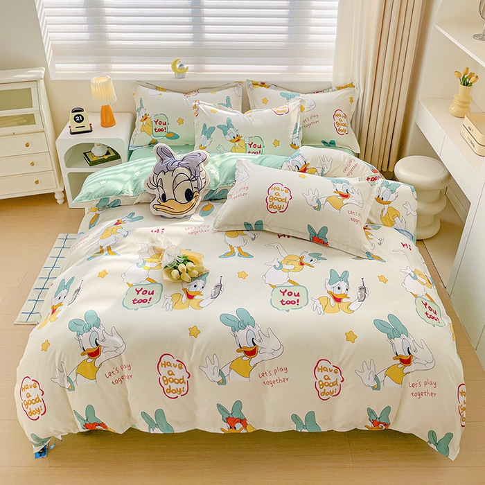 Disnie Cartoon Juego de cuatro piezas Dormitorio de estudiantes Juego de sábanas de tres piezas Dormitorio individual y doble Juego de cuatro piezas de algodón lavado